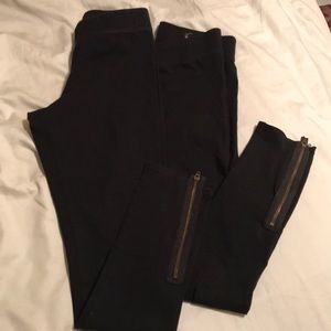 2 American Eagle Leggings